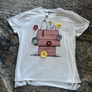 Peanuts White Short Sleeve Snoopy Tee with Pink Doghouse and 3D Floral Appliqués